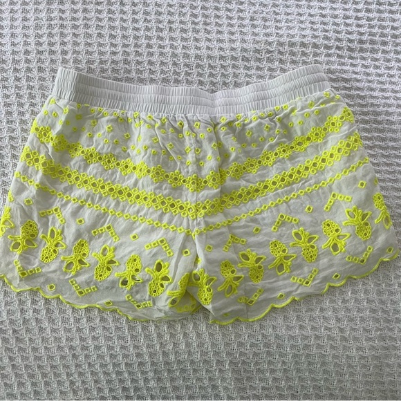 Lilly Pulitzer pineapple lace beach shorts - Picture 4 of 4